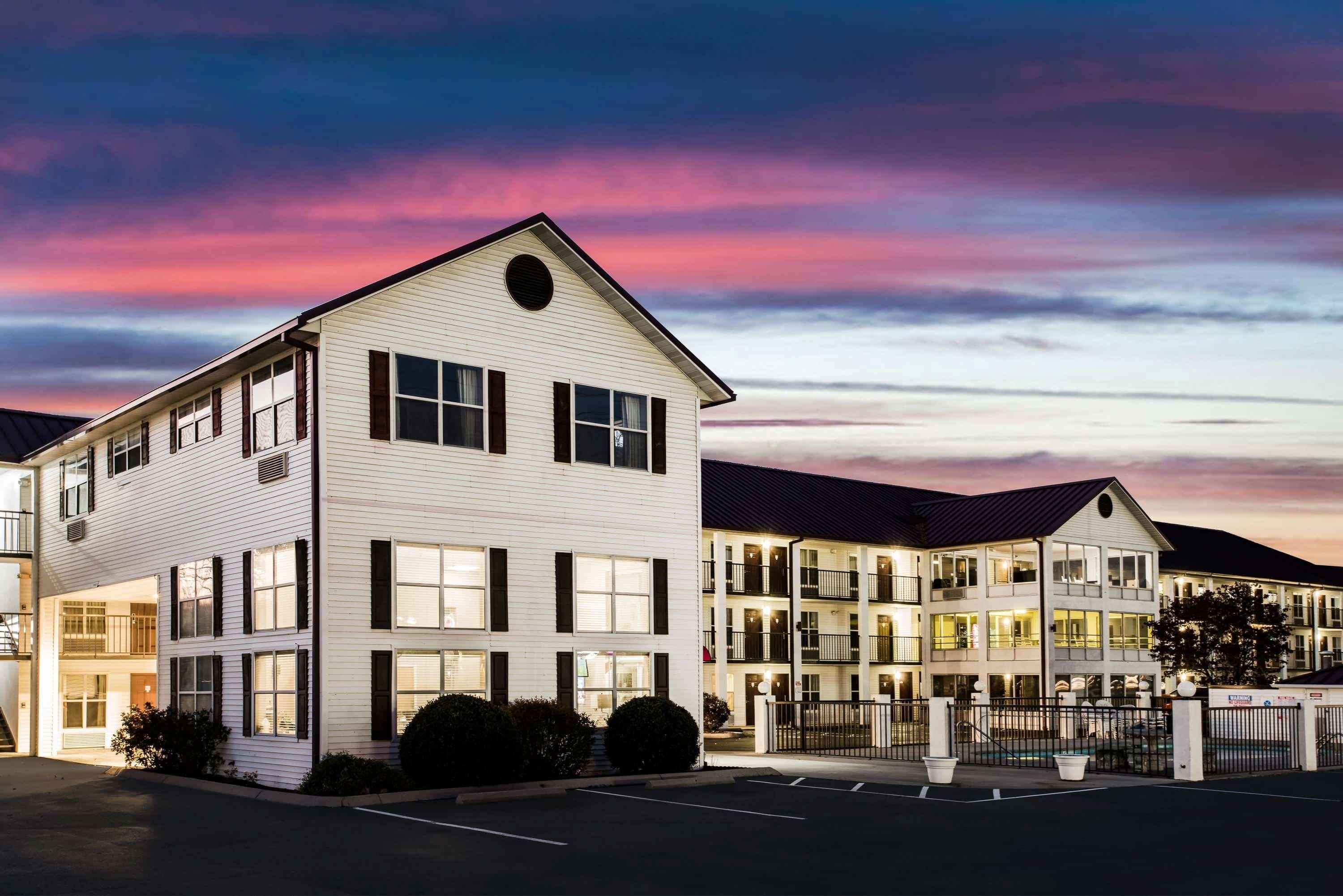 Super 8 By Wyndham Sevierville Riverside Exterior foto